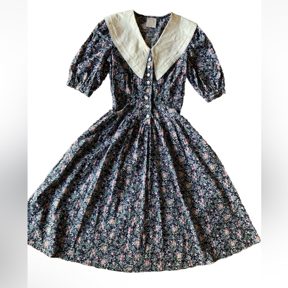 Vintage-Inspired Floral Maxi Dress with Contrast Collar - Pink on Black
